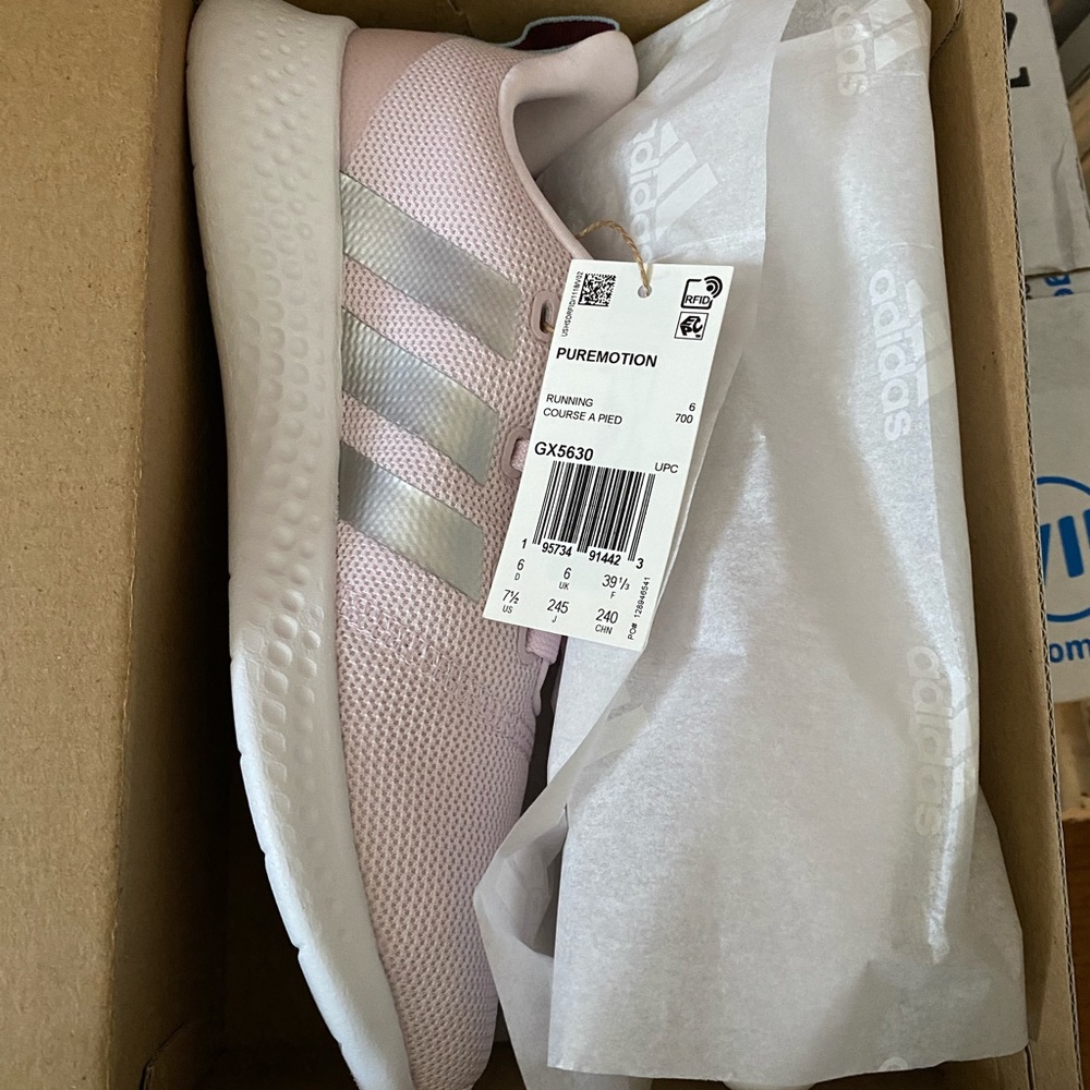 New in box womens 7.5 Adidas Puremotion running shoes sneakers pink